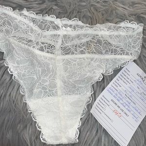 BUNDLE ADORE ME
PANTIES 3 BUNDLE SIZE SMALL